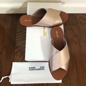 New Diane von Furstenberg Bailie 2 Slides in Dune